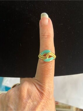 Vintage Avon Gold-Tone Ring with Turquoise Enamel Twist Love Knot